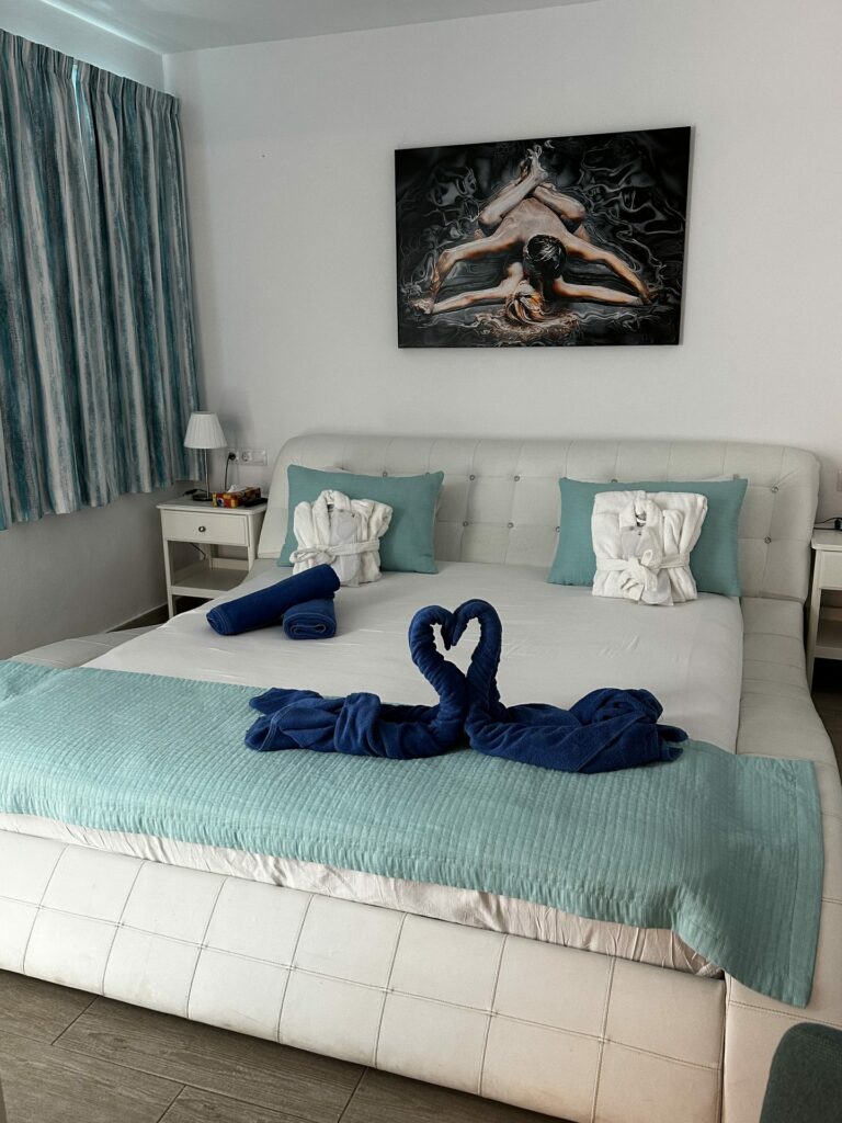 2-cama-Suite-desde-abajo-2-scaled